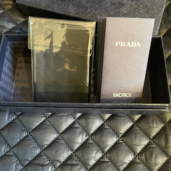 Prada Box - Picture 2 of 2